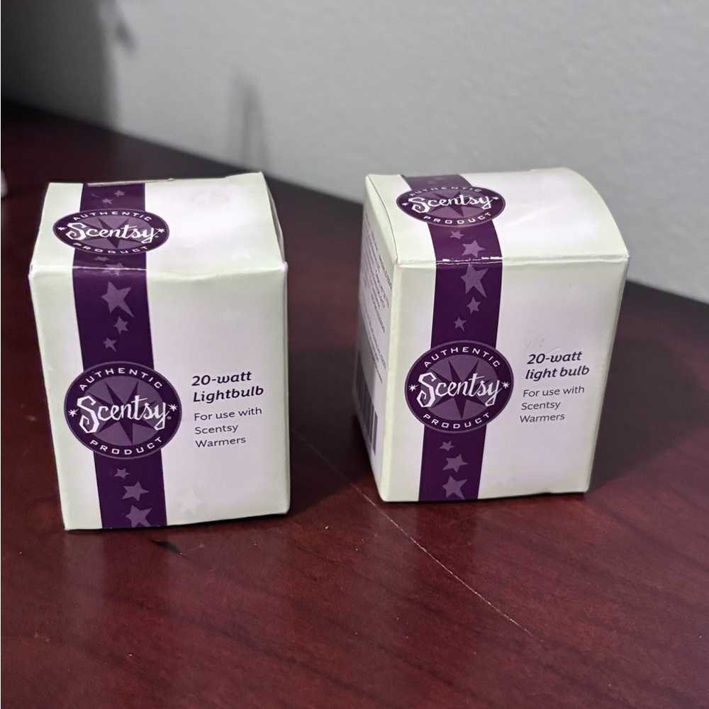 Set of two Clear Scentsy Authentic 20-Watt Lightbulbs For Warmers new in box